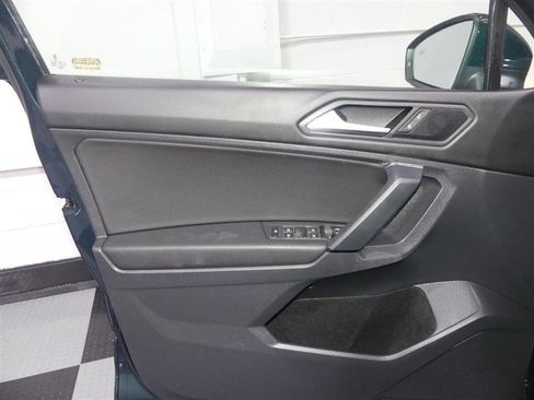 Used 2019 Volkswagen Tiguan SE image 18