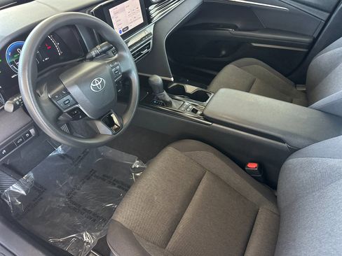 Used 2025 Toyota Camry LE FWD image 9