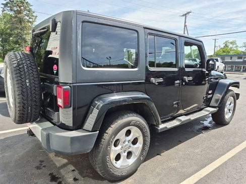 Used 2013 Jeep Wrangler Unlimited Sahara w/ Dual Top Group AWD/4WD image 4