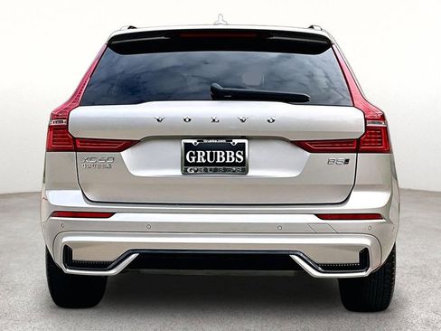 Used 2025 Volvo XC60 B5 Plus AWD/4WD image 7
