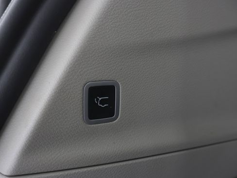 Used 2019 Chrysler Pacifica Limited w/ Tire & Wheel Group image 30