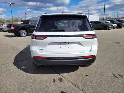 Used 2023 Jeep Grand Cherokee Altitude