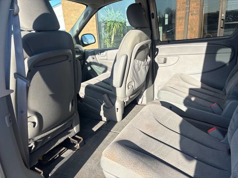 Used 2005 Dodge Grand Caravan SXT image 26