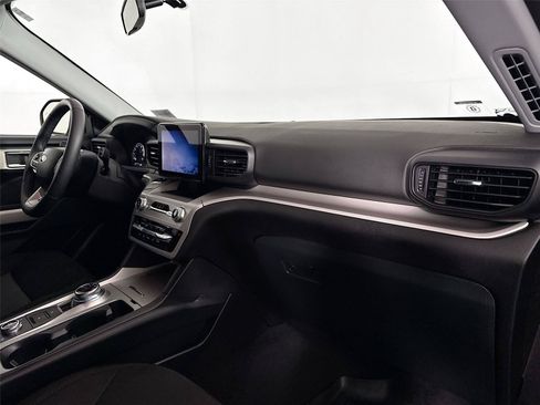 Used 2023 Ford Explorer XLT AWD/4WD image 39