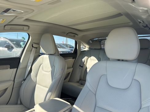 Used 2025 Volvo S90 B6 Ultra w/ Lounge Package image 25
