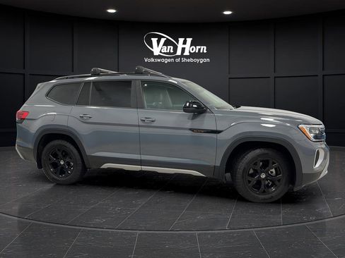 Used 2024 Volkswagen Atlas Peak Edition SEL AWD/4WD image 8