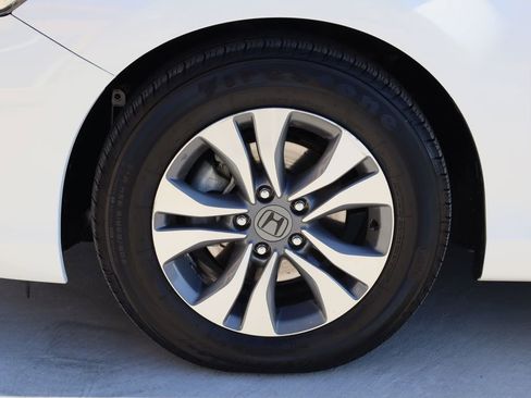 Used 2015 Honda Accord LX image 28