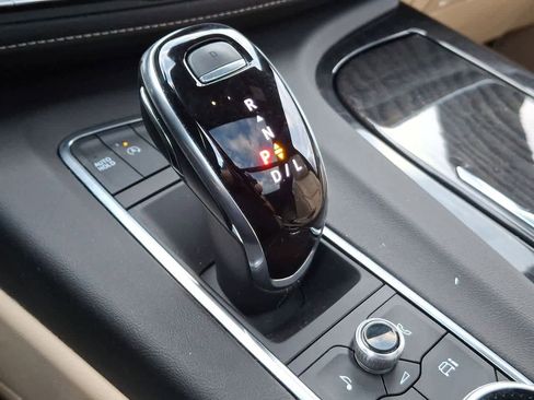 Used 2024 Cadillac Escalade Premium Luxury image 18