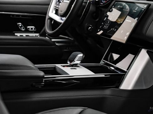 Used 2024 Land Rover Range Rover SE image 47