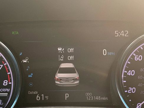 Used 2020 Toyota Camry XLE image 29