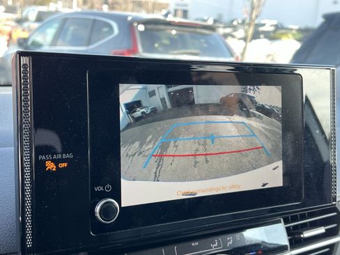 Used 2025 Toyota Sienna LE image 16