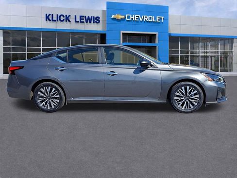 Used 2024 Nissan Altima 2.5 SV image 9