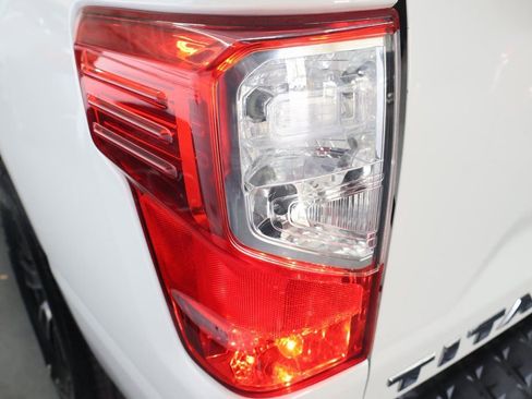 Used 2022 Nissan Titan SV image 27