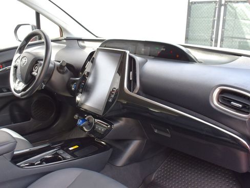 Used 2022 Toyota Prius Prime XLE image 11