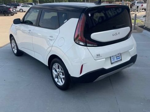 Used 2025 Kia Soul S FWD image 9