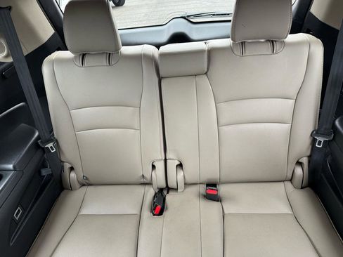 Used 2019 Honda Pilot Touring image 16