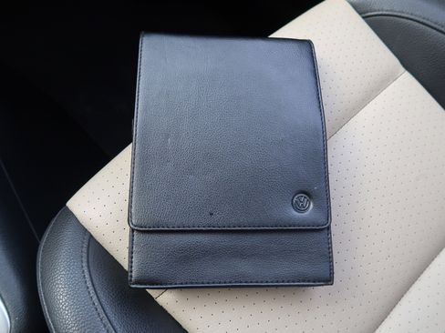 Used 2017 Volkswagen Tiguan S image 23