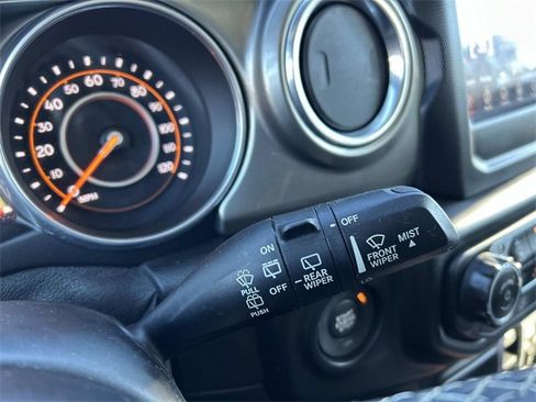 Used 2018 Jeep Wrangler Unlimited Sahara image 26