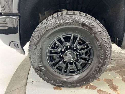 Used 2025 Chevrolet Silverado 2500 ZR2 w/ Technology Package image 27