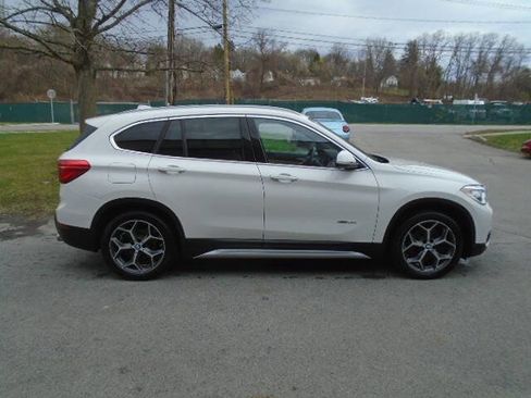 Used 2017 BMW X1 xDrive28i image 9