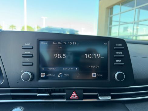 Used 2023 Hyundai Elantra SEL image 12