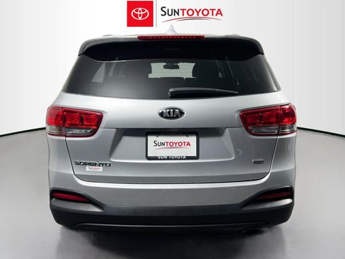 Used 2018 Kia Sorento FWD image 5