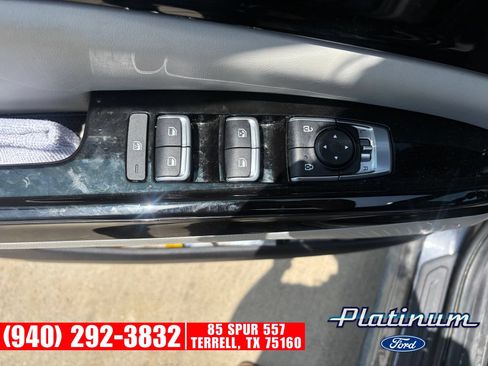 Used 2024 Kia Carnival EX FWD image 23
