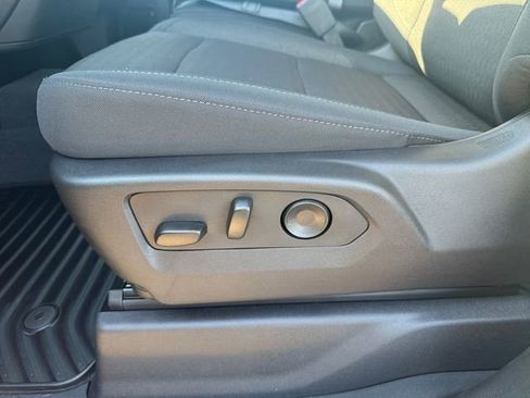 Used 2025 Chevrolet Silverado 2500 Custom w/ Custom Value Package image 16