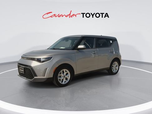 Used 2025 Kia Soul LX w/ LX Technology Package FWD image 4