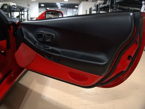 Used 2000 Chevrolet Corvette Coupe w/ Roof Pkg image 34