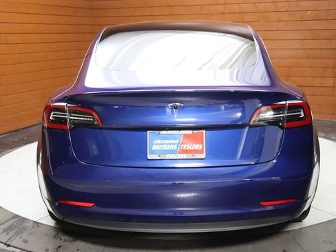 Used 2022 Tesla Model 3 Standard Range image 10