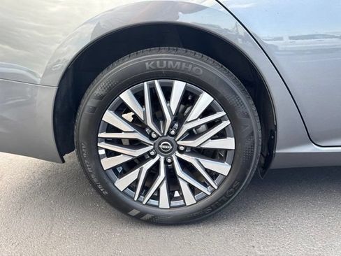 Used 2025 Nissan Altima 2.5 SV FWD image 23
