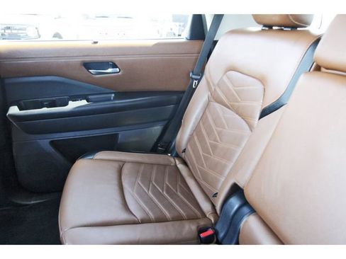 Used 2023 Nissan Pathfinder Platinum w/ Cargo Package image 11