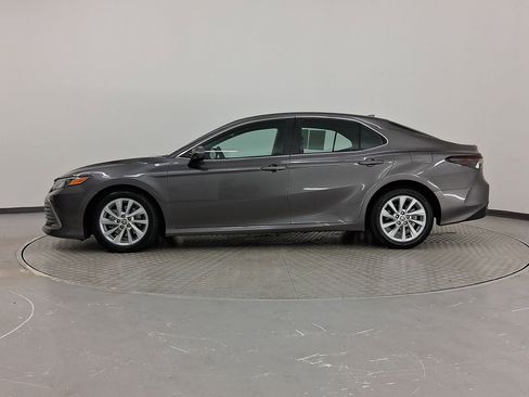 Used 2021 Toyota Camry LE image 2