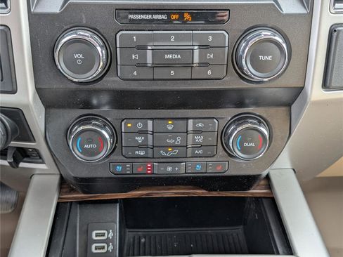 Used 2019 Ford F150 Lariat w/ Equipment Group 501A Mid image 25