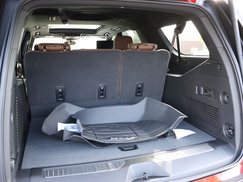 New 2026 Chevrolet Suburban High Country AWD/4WD image 29