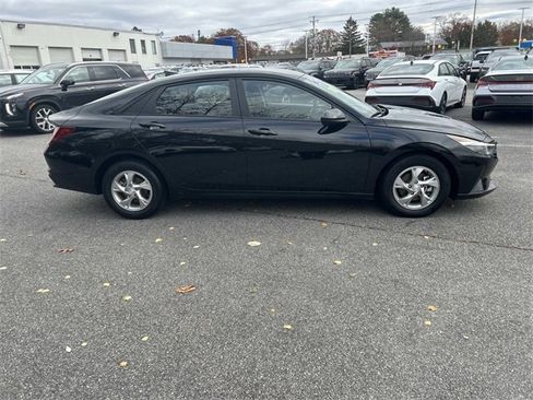 Certified 2023 Hyundai Elantra SE w/ Cargo Package image 2