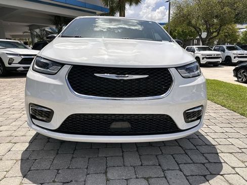 Used 2024 Chrysler Pacifica Touring FWD image 20