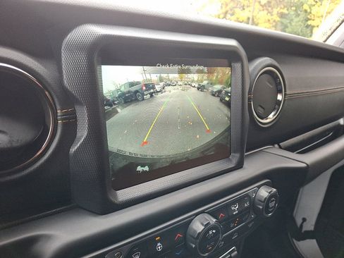 Certified 2021 Jeep Wrangler Unlimited Sahara image 27