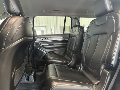 Used 2023 Jeep Grand Cherokee L Limited w/ Black Appearance Package AWD/4WD image 27