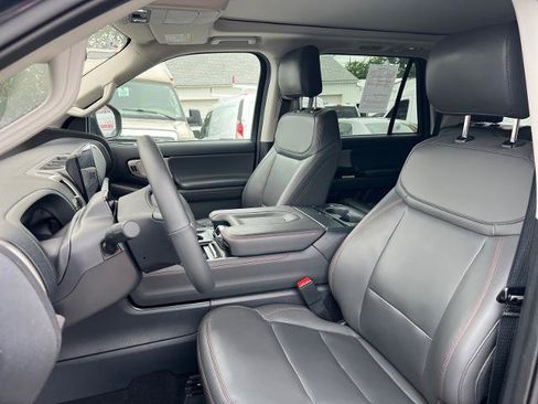 Used 2025 Ford Expedition Max Active AWD/4WD image 11