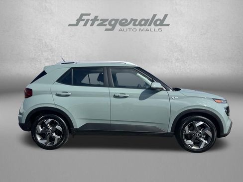 Used 2025 Hyundai Venue SEL image 4