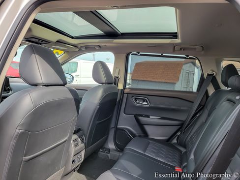 Used 2023 Nissan Rogue Platinum w/ Platinum Premium Package image 11