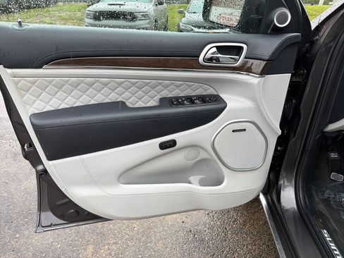 Used 2019 Jeep Grand Cherokee Summit AWD/4WD image 11