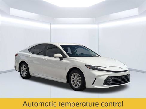 Used 2025 Toyota Camry LE FWD image 9