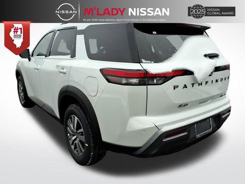 New 2026 Nissan Pathfinder SL image 5