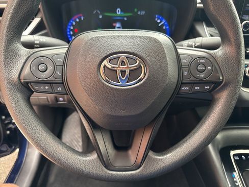 Used 2022 Toyota Corolla LE FWD image 25