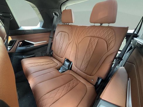 Used 2026 BMW X7 M60i image 34