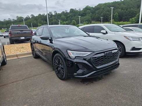Used 2024 Audi Q8 e-tron Prestige w/ Prestige Package AWD/4WD image 3