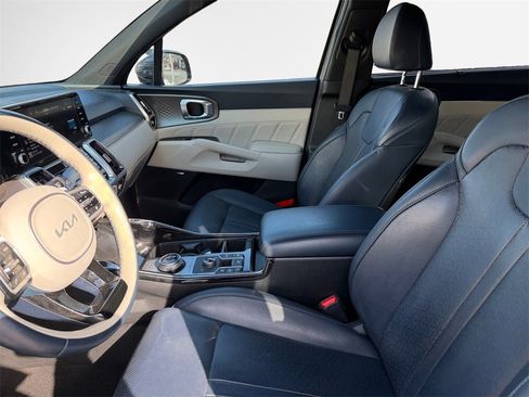 Used 2023 Kia Sorento SX Prestige image 12